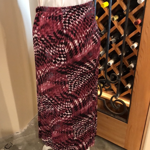 Beautiful Avenue Plus Size Long Skirt - Picture 3 of 4